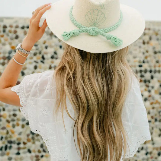 Tipsy Threads White Palm Hat In Mint Shell