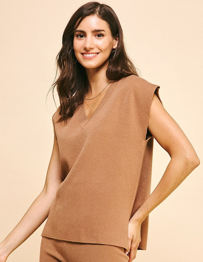 S/S V Neck Sweater in Camel