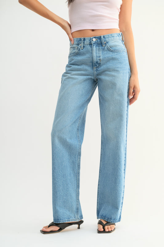 Sophia Relaxed Straight Jean In Light Denim