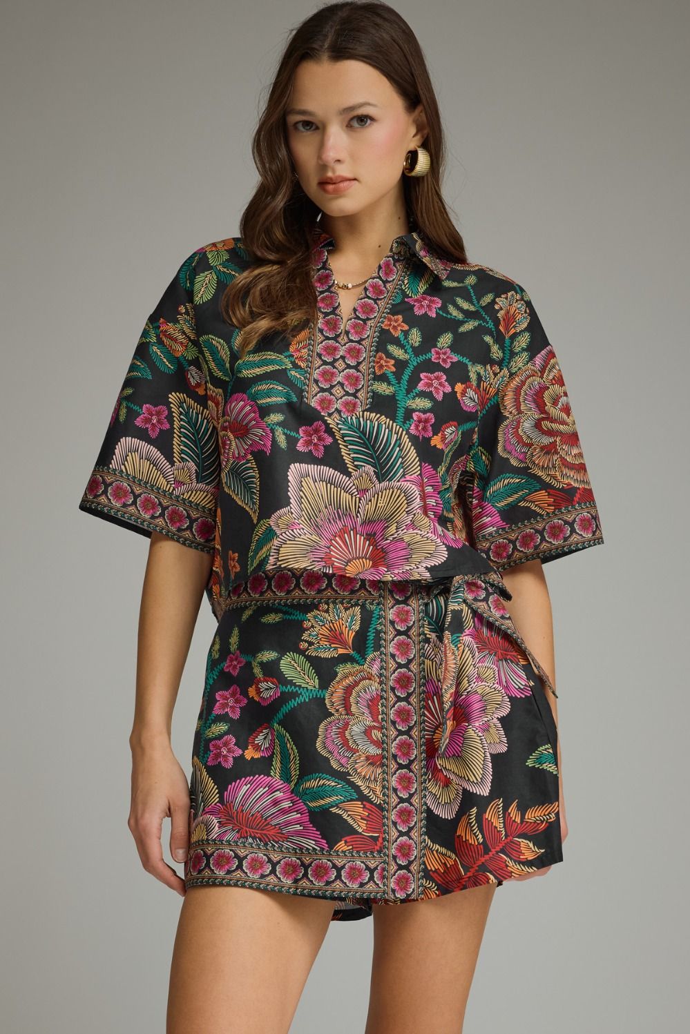 Botanical Print Short Sleeve Top In Black