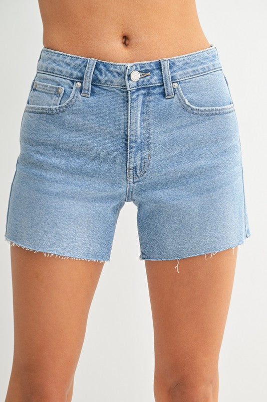 Chelsea 90’s Cut Off Jean Shorts In Light Denim