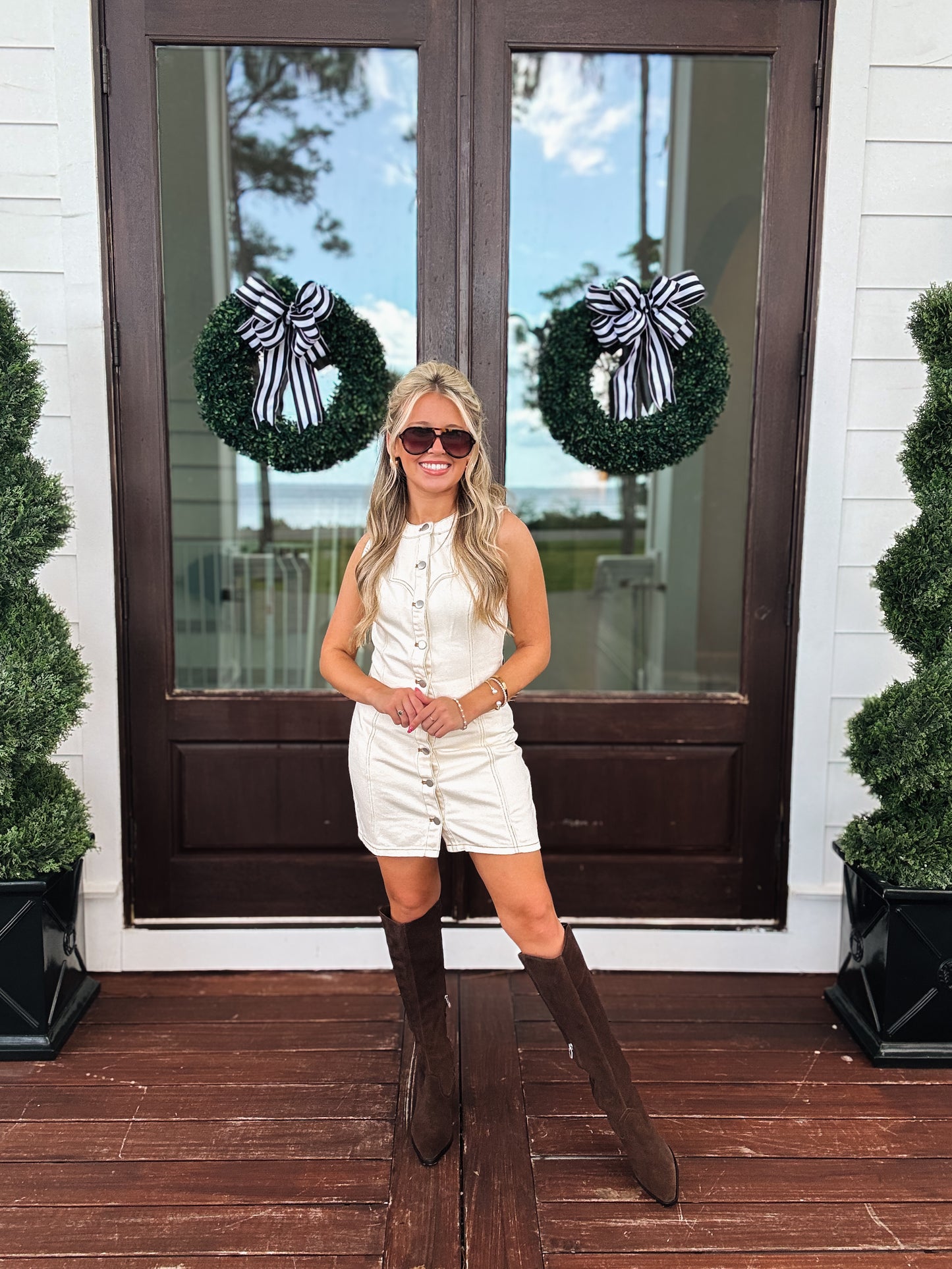 Stitch Detail Sleeveless Button Down Dress In Cream