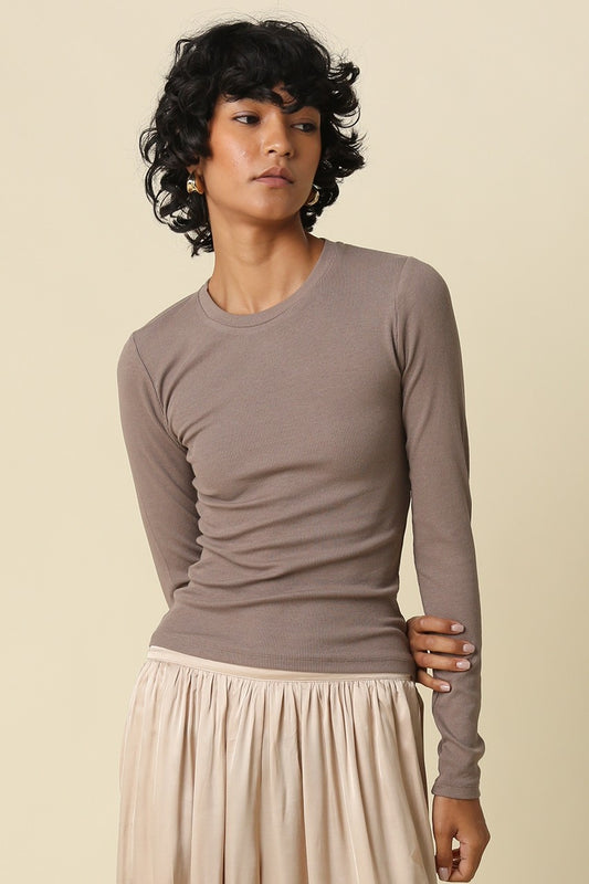 Rimi Slim Fit Crew Neck Long Sleeve Top In Mocha