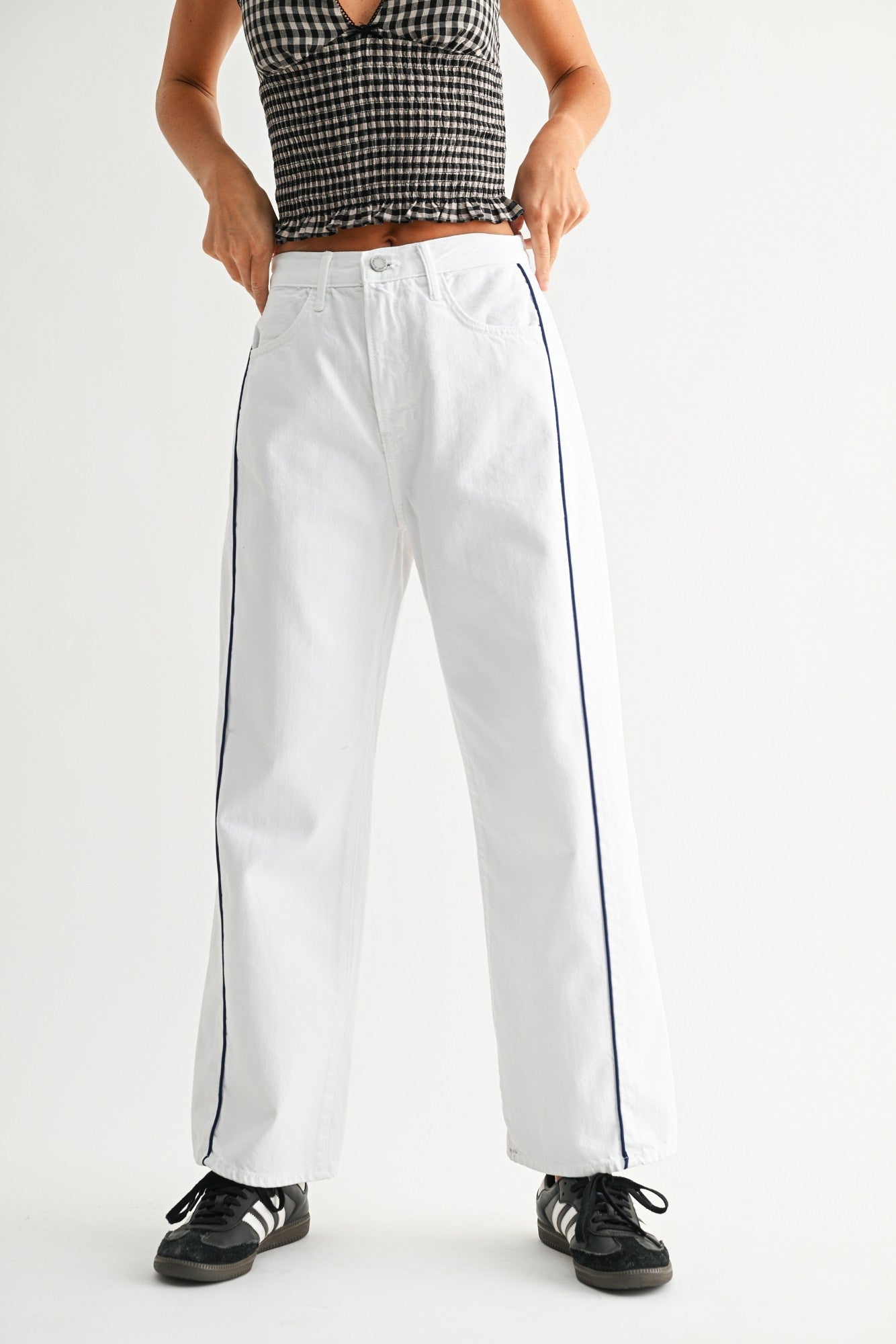 Shea Baby Barrel Twist Jean In White/Navy Piping