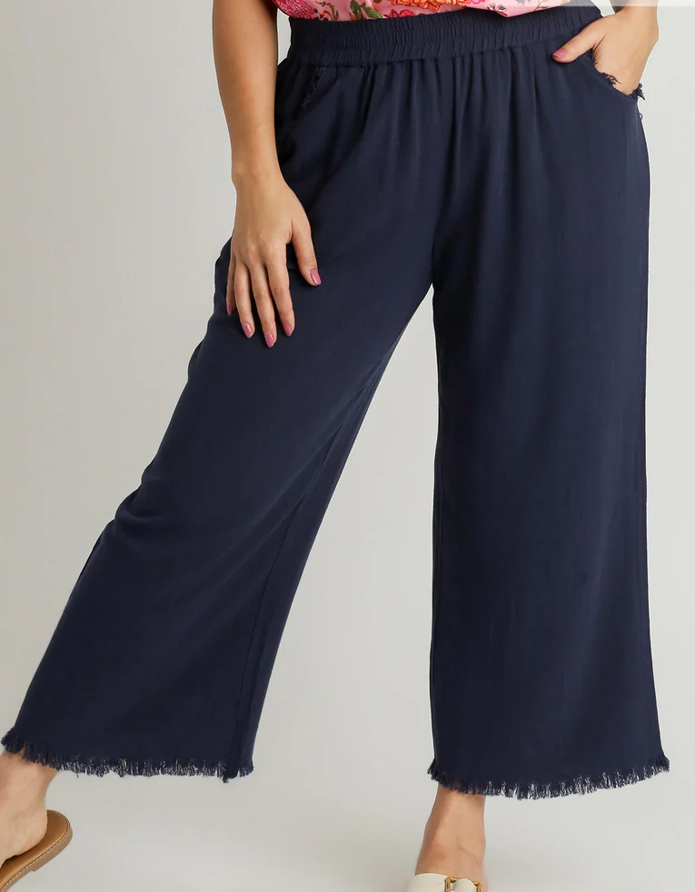 Living in Linen Pants in Navy